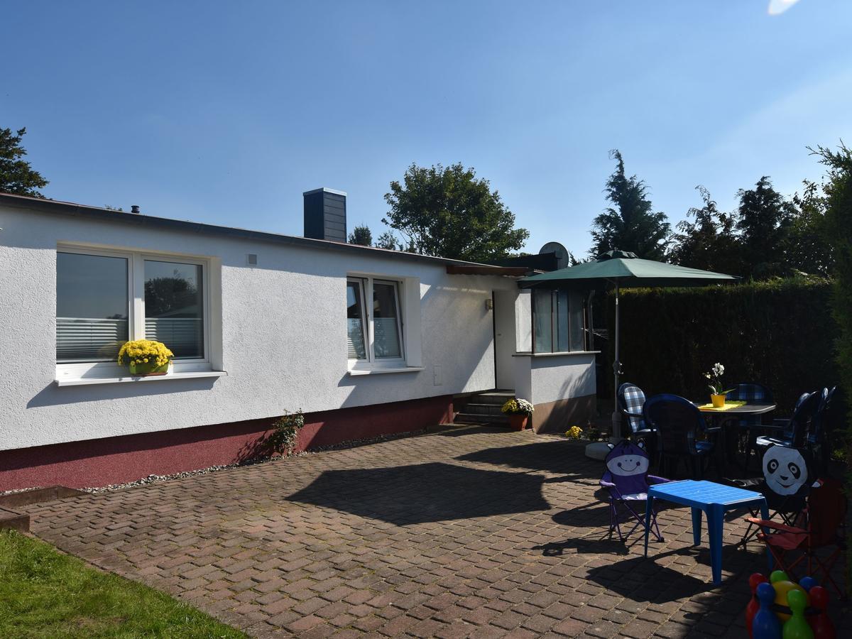 Modern Bungalow In Kroepelin With Gardenヴィラ エクステリア 写真